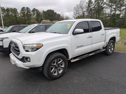 Used 2016 Toyota Tacoma Limited w/ Towing Package image 2