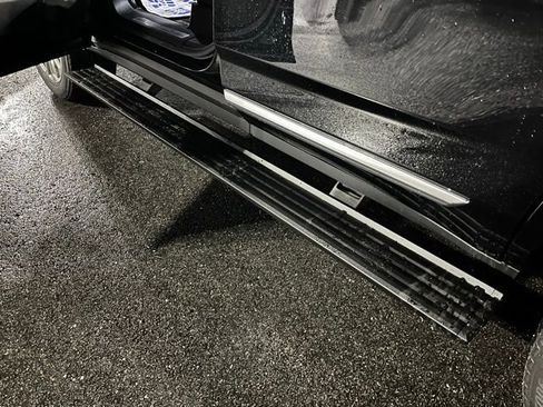 Used 2022 GMC Yukon Denali w/ Denali Premium Package image 23