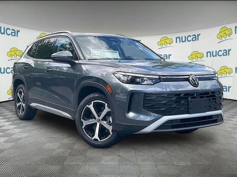 New 2026 Volkswagen Tiguan SE AWD/4WD image 1