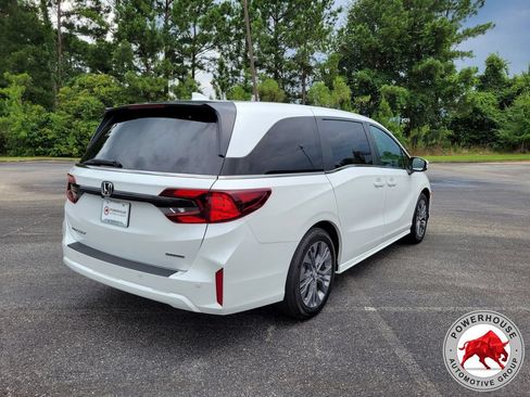 Used 2025 Honda Odyssey Touring image 6