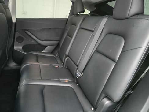 Used 2022 Tesla Model Y Long Range image 15