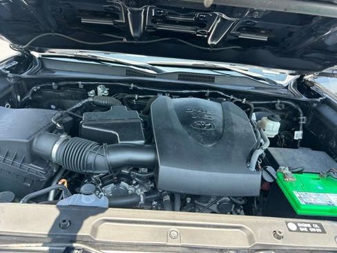 Used 2019 Toyota Tacoma TRD Sport AWD/4WD image 10