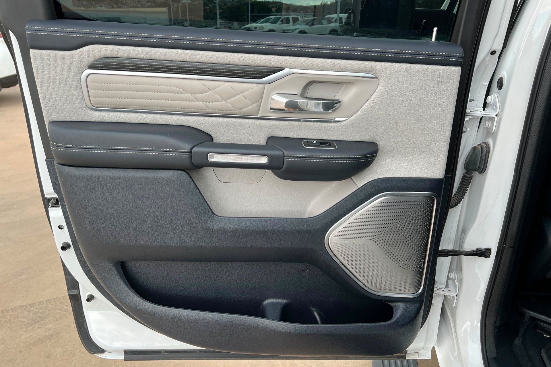 Used 2022 RAM 1500 Limited AWD/4WD image 18