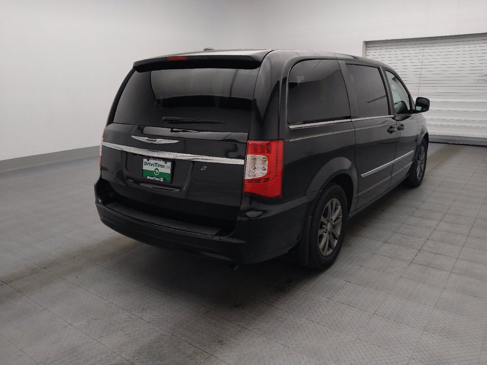 Used 2014 Chrysler Town & Country S FWD image 9