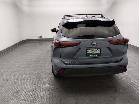 Used 2021 Toyota Highlander LE AWD/4WD image 6