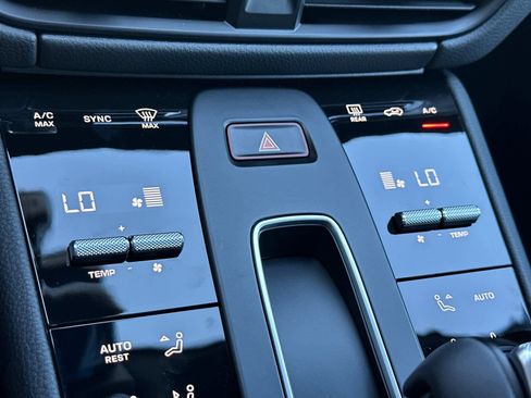 New 2026 Porsche Macan image 24