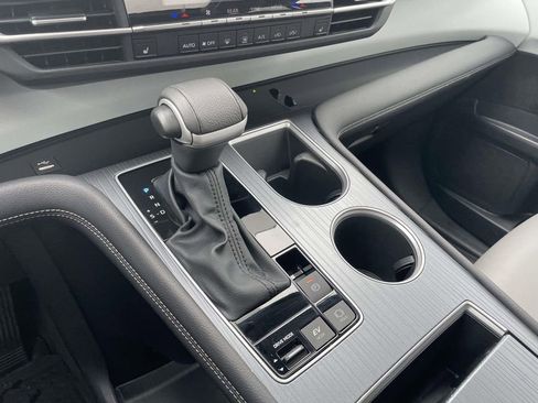 Used 2025 Toyota Sienna XLE image 44