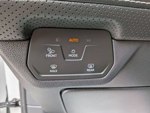 Used 2024 Volkswagen Atlas SE AWD/4WD image 14