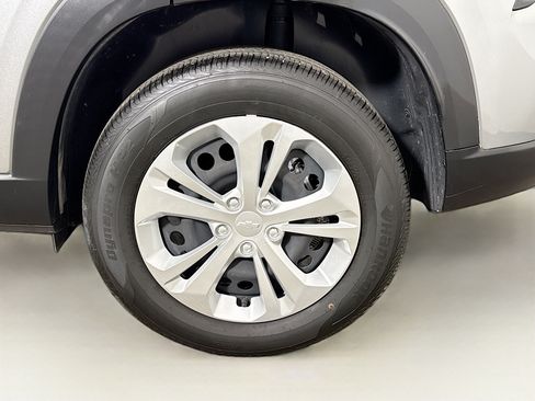 Used 2024 Chevrolet Trax LS w/ Driver Confidence Package FWD image 28
