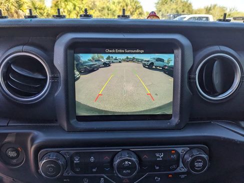 Used 2019 Jeep Wrangler Unlimited Sahara w/ Dual Top Group AWD/4WD image 23