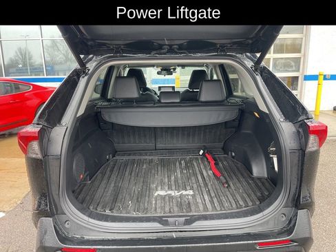 Used 2020 Toyota RAV4 XLE Premium image 9