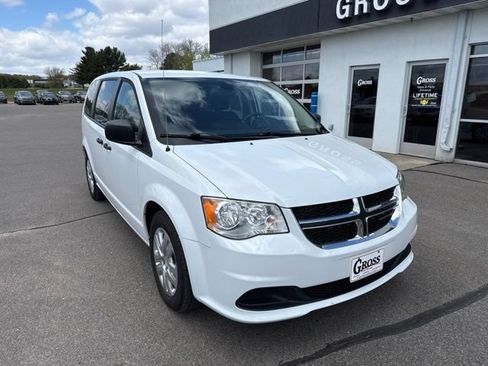 Used 2020 Dodge Grand Caravan SE FWD image 2