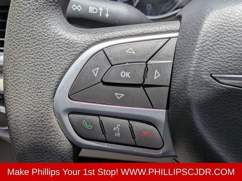 Used 2017 Chrysler Pacifica Touring w/ Tire & Wheel Group FWD image 24