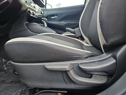 Used 2021 Nissan Versa SV image 29