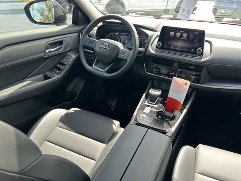 Used 2026 Nissan Rogue SV FWD image 10