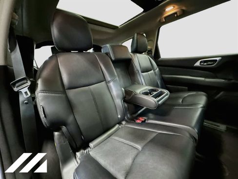 Used 2019 Nissan Pathfinder Platinum AWD/4WD image 31