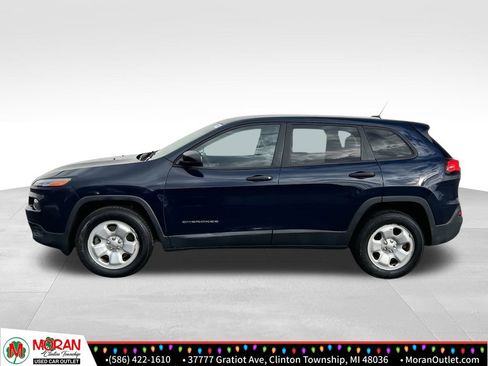 Used 2016 Jeep Cherokee Sport image 2