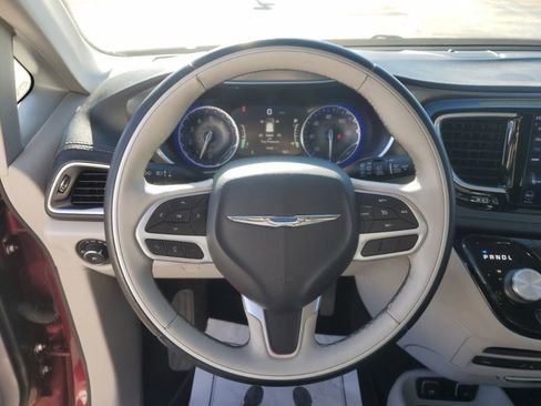 Used 2018 Chrysler Pacifica Limited image 15