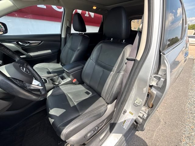 Used 2017 Nissan Rogue SL w/ SL Premium Package FWD image 5
