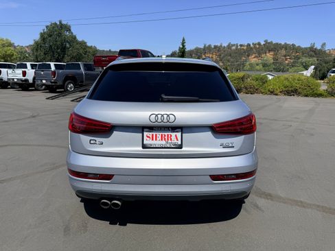 Used 2018 Audi Q3 2.0T Premium Plus w/ Premium Plus Package AWD/4WD image 7