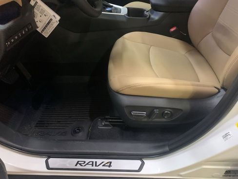 New 2025 Toyota RAV4 Limited image 9