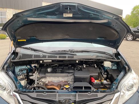 Used 2011 Toyota Sienna LE w/ Preferred Pkg FWD image 47