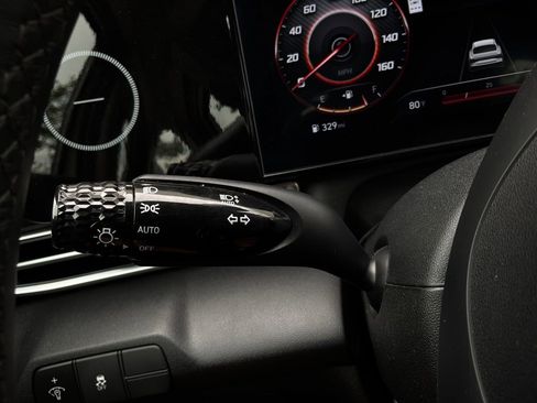Used 2025 Hyundai Elantra Limited FWD image 39