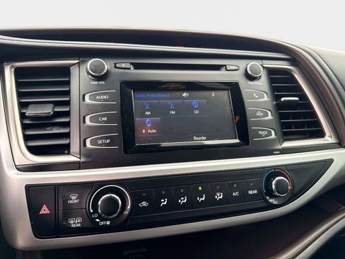 Used 2019 Toyota Highlander LE image 22