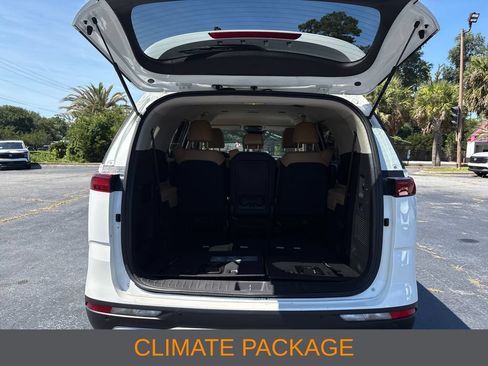Used 2024 Kia Carnival LX FWD image 10