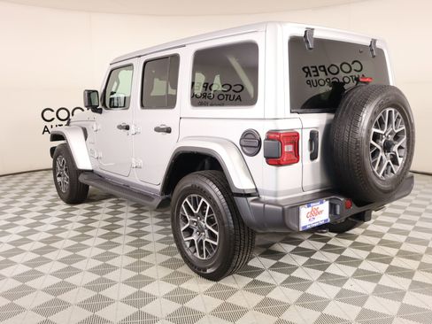 Used 2024 Jeep Wrangler Sahara image 22