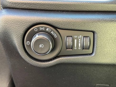 New 2026 Chrysler Pacifica Select w/ S Appearance Package FWD image 27