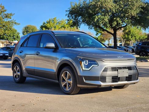 New 2026 Kia Niro EX image 3