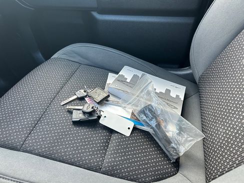 Used 2019 Chevrolet Silverado 1500 Custom w/ Custom Convenience Package image 46