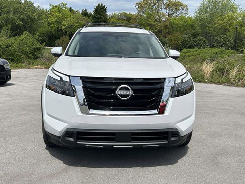 Used 2025 Nissan Pathfinder SV FWD image 8
