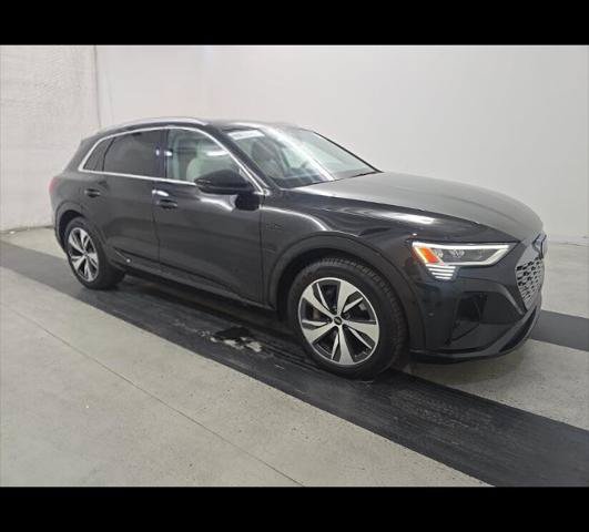 Used 2024 Audi Q8 e-tron Premium Plus AWD/4WD image 4