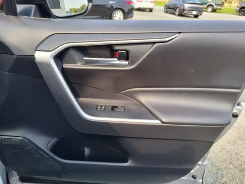 Used 2020 Toyota RAV4 XLE image 23