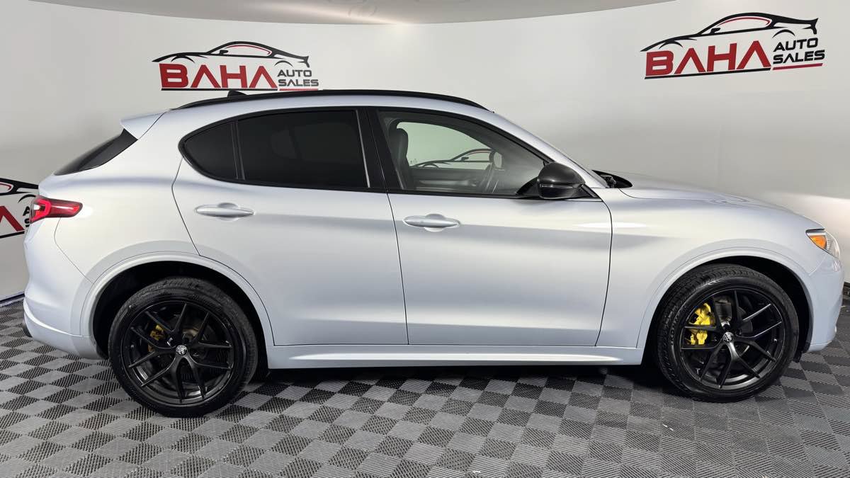 Used 2020 Alfa Romeo Stelvio Ti Sport w/ Quick Order Package 22S Sport AWD/4WD image 8