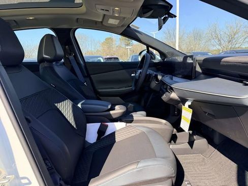 New 2026 Nissan Leaf Platinum+ w/ Cargo Package (Platinum+) FWD image 10