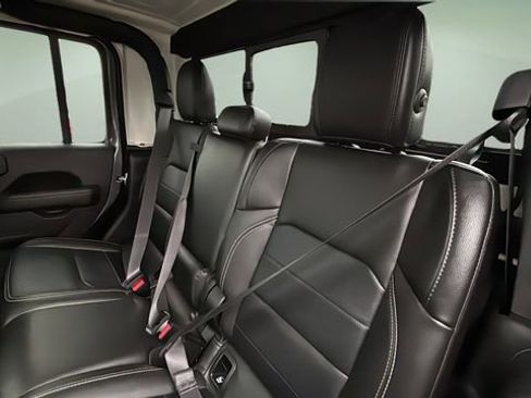 Used 2023 Jeep Gladiator Overland w/ Popular Equipment Package image 17