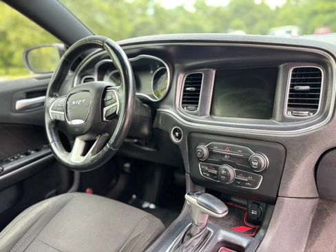 Used 2015 Dodge Charger SXT RWD image 17