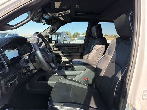 Used 2025 RAM 3500 Limited image 9