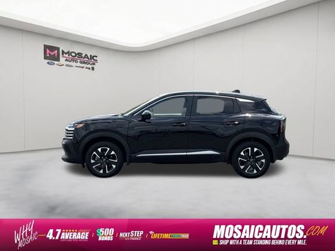 Used 2025 Nissan Kicks SV AWD/4WD image 4