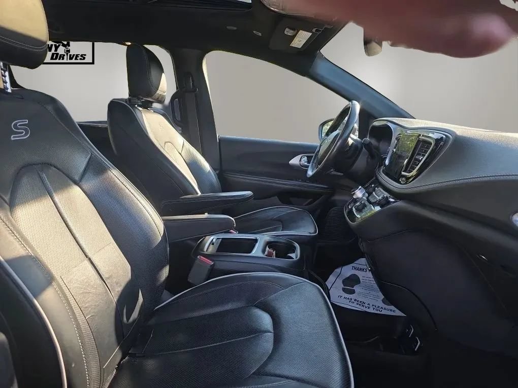 Used 2019 Chrysler Pacifica Limited w/ Advanced Safetytec Group FWD image 12