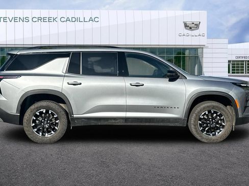 Used 2025 Chevrolet Traverse Z71 AWD/4WD image 2
