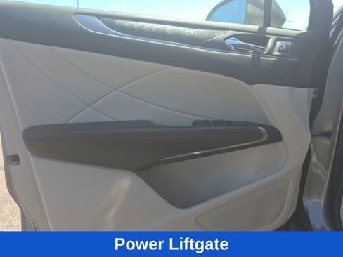 Used 2017 Lincoln MKC Reserve w/ Lincoln MKC Climate Package AWD/4WD image 12