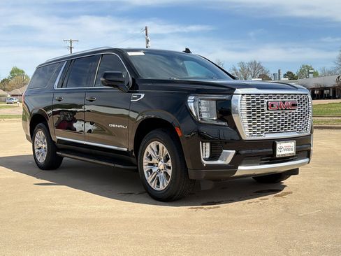 Used 2023 GMC Yukon XL Denali image 7