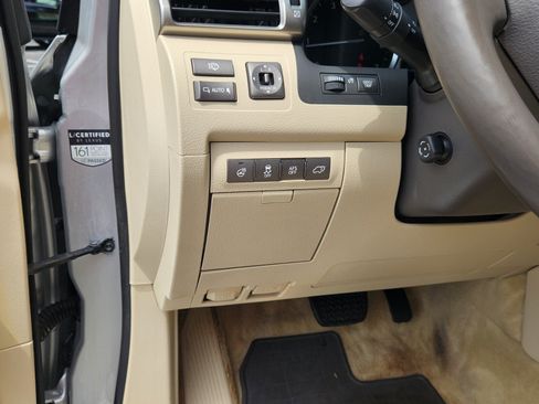 Used 2013 Lexus LX 570 4WD w/ Luxury Pkg image 17