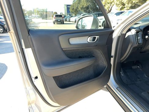 Used 2023 Volvo XC40 B5 Plus w/ Protection Package Premier image 9