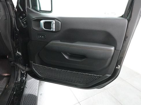 Used 2023 Jeep Wrangler Unlimited Sahara AWD/4WD image 32