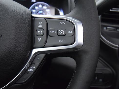 New 2026 RAM 2500 Laramie AWD/4WD image 32
